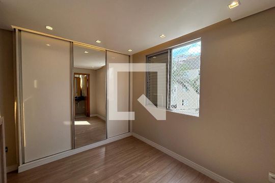 Apartamento à venda com 2 quartos, 74m² em Manacás, Belo Horizonte
