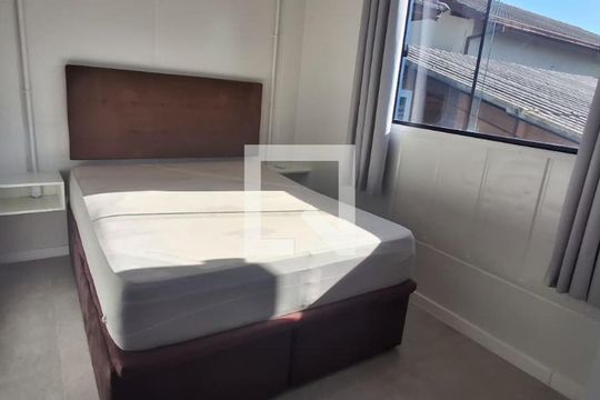 Quarto de apartamento para alugar com 1 quarto, 35m² em Rio Tavares, Florianópolis