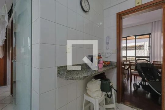 Banheiro de apartamento para alugar com 3 quartos, 125m² em Buritis, Belo Horizonte