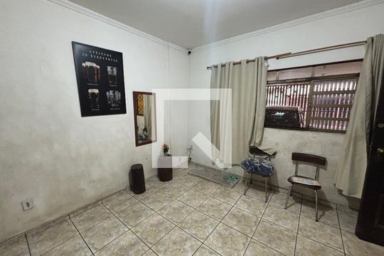Sala de casa à venda com 4 quartos, 250m² em Conjunto Habitacional Aguia de Haia, São Paulo