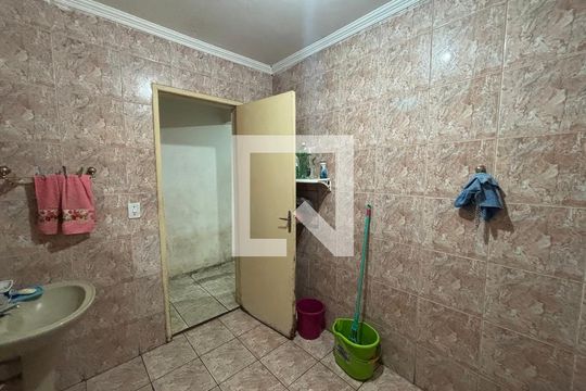Banheiro de casa à venda com 4 quartos, 250m² em Conjunto Habitacional Aguia de Haia, São Paulo