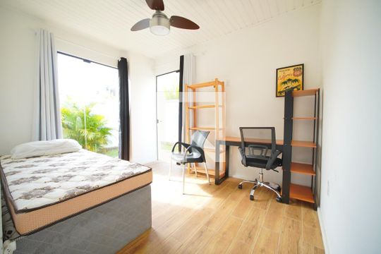 Suite 1 de casa para alugar com 3 quartos, 124m² em Alto Ribeirão Leste, Florianópolis
