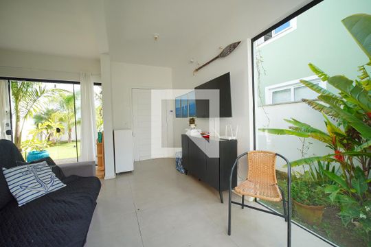 Sala de casa para alugar com 3 quartos, 124m² em Alto Ribeirão Leste, Florianópolis