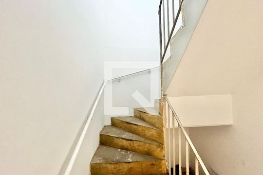 Escada de casa à venda com 5 quartos, 125m² em Jardim Peri, São Paulo