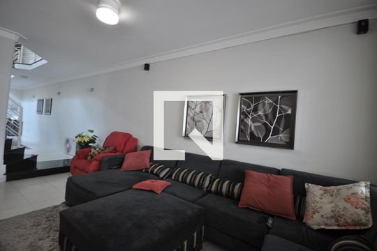 Casa à venda com 3 quartos, 200m² em Vila Mazzei, São Paulo