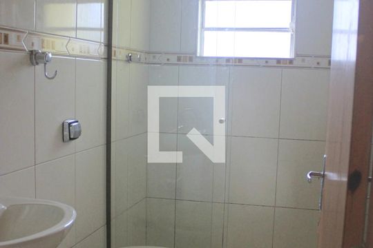 Banheiro social de casa para alugar com 2 quartos, 80m² em Picanço, Guarulhos
