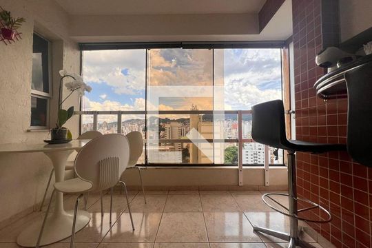 Cozinha de apartamento para alugar com 1 quarto, 89m² em São Pedro, Belo Horizonte