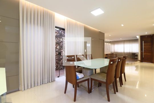 Sala de Jantar de casa para alugar com 4 quartos, 294m² em Brasil, Uberlândia