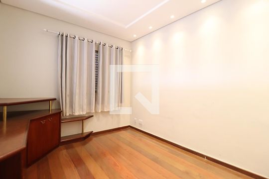 Escritório de casa para alugar com 4 quartos, 294m² em Brasil, Uberlândia