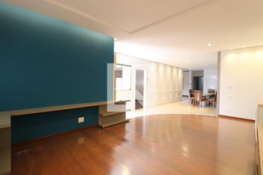 Sala de casa para alugar com 4 quartos, 294m² em Brasil, Uberlândia