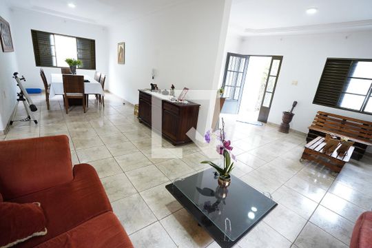 Casa à venda com 4 quartos, 420m² em Setor Jao, Goiânia