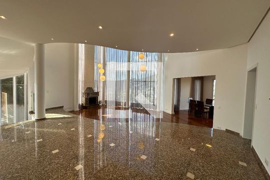 Sala de casa de condomínio para alugar com 4 quartos, 600m² em Alphaville, Santana de Parnaíba