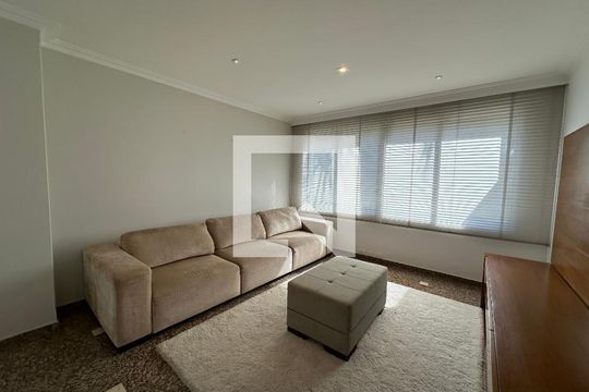 Sala de TV de casa de condomínio para alugar com 4 quartos, 600m² em Alphaville, Santana de Parnaíba