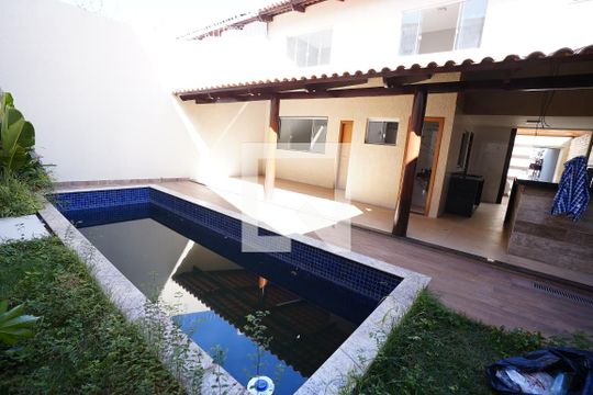 Casa à venda com 5 quartos, 250m² em Jardim América, Goiânia