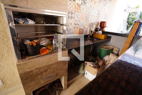 Casa à venda com 5 quartos, 250m² em Jardim América, Goiânia