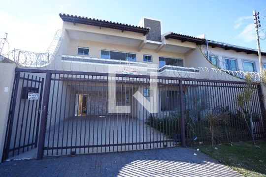 Casa à venda com 5 quartos, 250m² em Jardim América, Goiânia