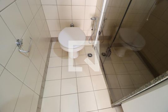 Banheiro Social 1 de apartamento para alugar com 3 quartos, 131m² em Martins, Uberlândia