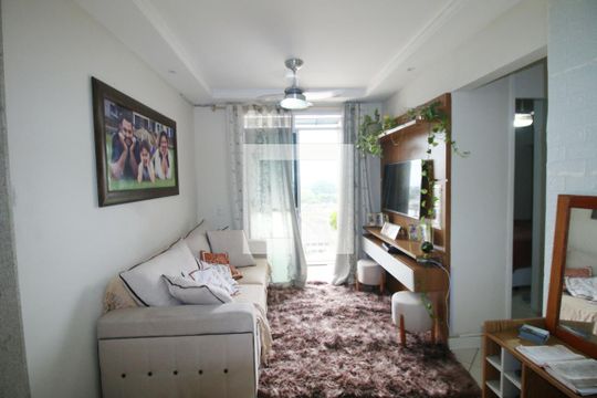 Sala de apartamento para alugar com 2 quartos, 49m² em Parada de Lucas, Rio de Janeiro