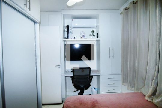 Quarto 1  de apartamento para alugar com 2 quartos, 49m² em Parada de Lucas, Rio de Janeiro