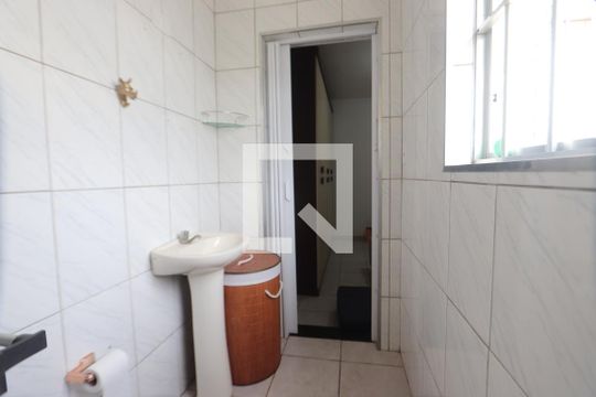 Banheiro da Suíte de casa para alugar com 2 quartos, 135m² em Chácara Mafalda, São Paulo