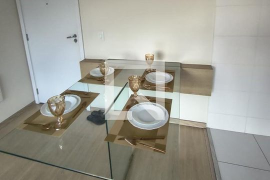 Sala de apartamento para alugar com 2 quartos, 52m² em Marechal Hermes, Rio de Janeiro