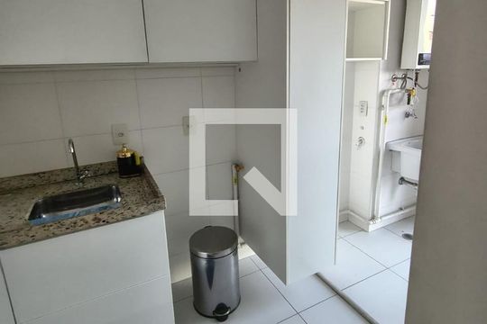 Cozinha de apartamento para alugar com 2 quartos, 52m² em Marechal Hermes, Rio de Janeiro