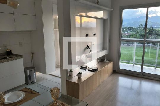 Sala de apartamento para alugar com 2 quartos, 52m² em Marechal Hermes, Rio de Janeiro
