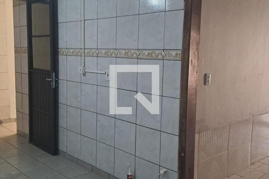 Sala / Cozinha  de casa para alugar com 2 quartos, 80m² em Sarandi, Porto Alegre