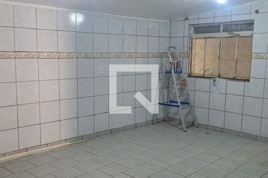 Sala / Cozinha  de casa para alugar com 2 quartos, 80m² em Sarandi, Porto Alegre
