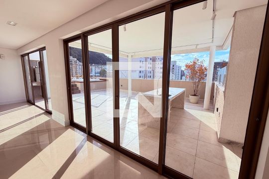 Apartamento para alugar com 5 quartos, 342m² em Santa Helena, Juiz de Fora