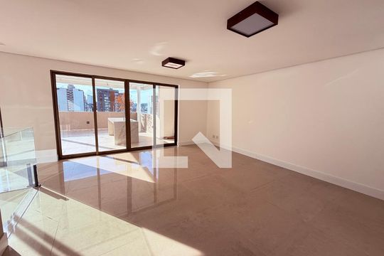 Apartamento para alugar com 5 quartos, 342m² em Santa Helena, Juiz de Fora