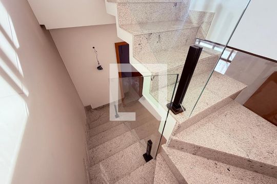 Apartamento para alugar com 5 quartos, 342m² em Santa Helena, Juiz de Fora