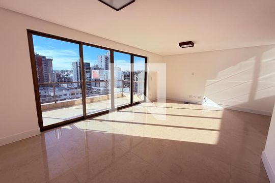 Apartamento para alugar com 5 quartos, 342m² em Santa Helena, Juiz de Fora