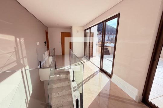Apartamento para alugar com 5 quartos, 342m² em Santa Helena, Juiz de Fora