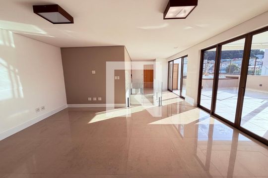 Apartamento para alugar com 5 quartos, 342m² em Santa Helena, Juiz de Fora