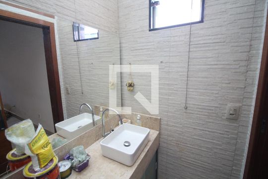 Banheiro de casa à venda com 4 quartos, 300m² em Santa Maria, Belo Horizonte