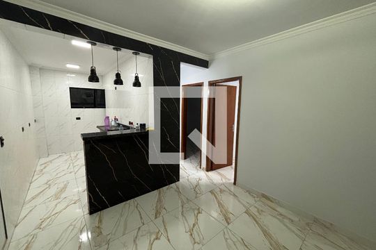 Apartamento para alugar com 2 quartos, 45m² em Vila Santa Maria, Poá