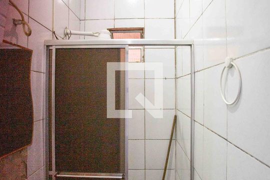 Banheiro de casa para alugar com 1 quarto, 25m² em Casa Grande, Diadema