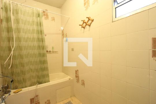 Banheiro Social  de casa para alugar com 4 quartos, 440m² em Água Branca, São Paulo