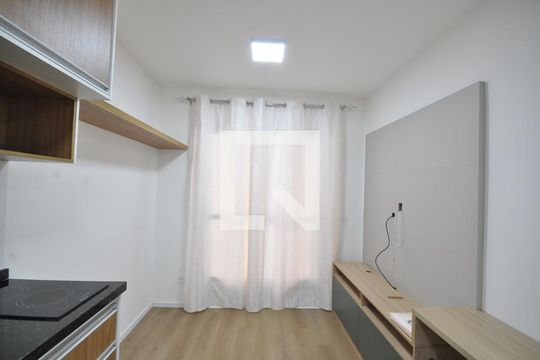 Sala/Cozinha de kitnet/studio para alugar com 1 quarto, 28m² em Vila Gustavo, São Paulo
