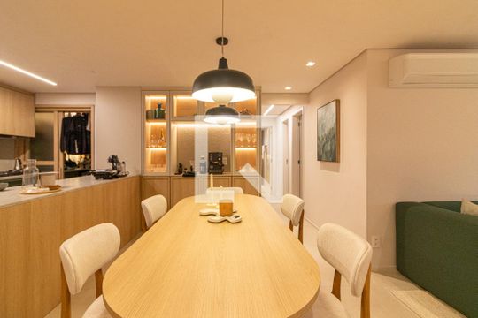 Sala de apartamento à venda com 3 quartos, 94m² em Vila Olímpia, São Paulo