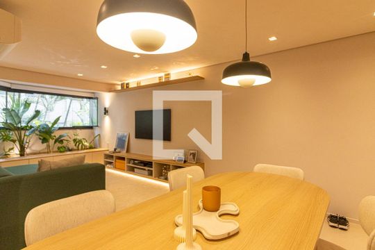 Sala de apartamento à venda com 3 quartos, 94m² em Vila Olímpia, São Paulo