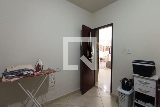 Quarto 1 de casa para alugar com 2 quartos, 120m² em Vila Dagmar, Belford Roxo