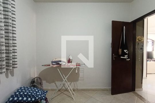 Quarto 1 de casa para alugar com 2 quartos, 120m² em Vila Dagmar, Belford Roxo
