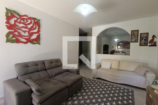Sala de casa para alugar com 2 quartos, 120m² em Vila Dagmar, Belford Roxo