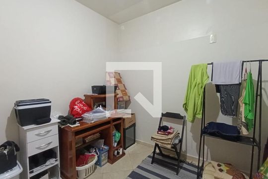 Quarto 1 de casa para alugar com 2 quartos, 120m² em Vila Dagmar, Belford Roxo