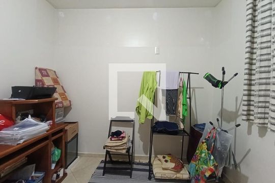 Quarto 1 de casa para alugar com 2 quartos, 120m² em Vila Dagmar, Belford Roxo