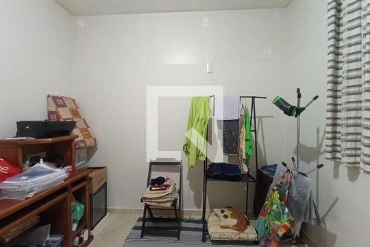 Quarto 1 de casa para alugar com 2 quartos, 120m² em Vila Dagmar, Belford Roxo