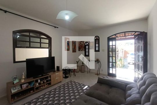 Sala de casa para alugar com 2 quartos, 120m² em Vila Dagmar, Belford Roxo