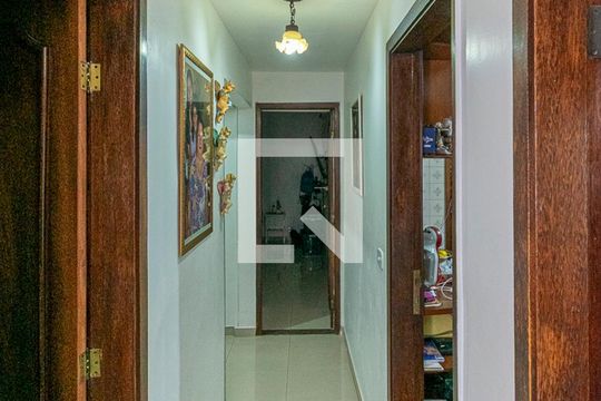 Corredor de casa à venda com 4 quartos, 278m² em Penha Circular, Rio de Janeiro